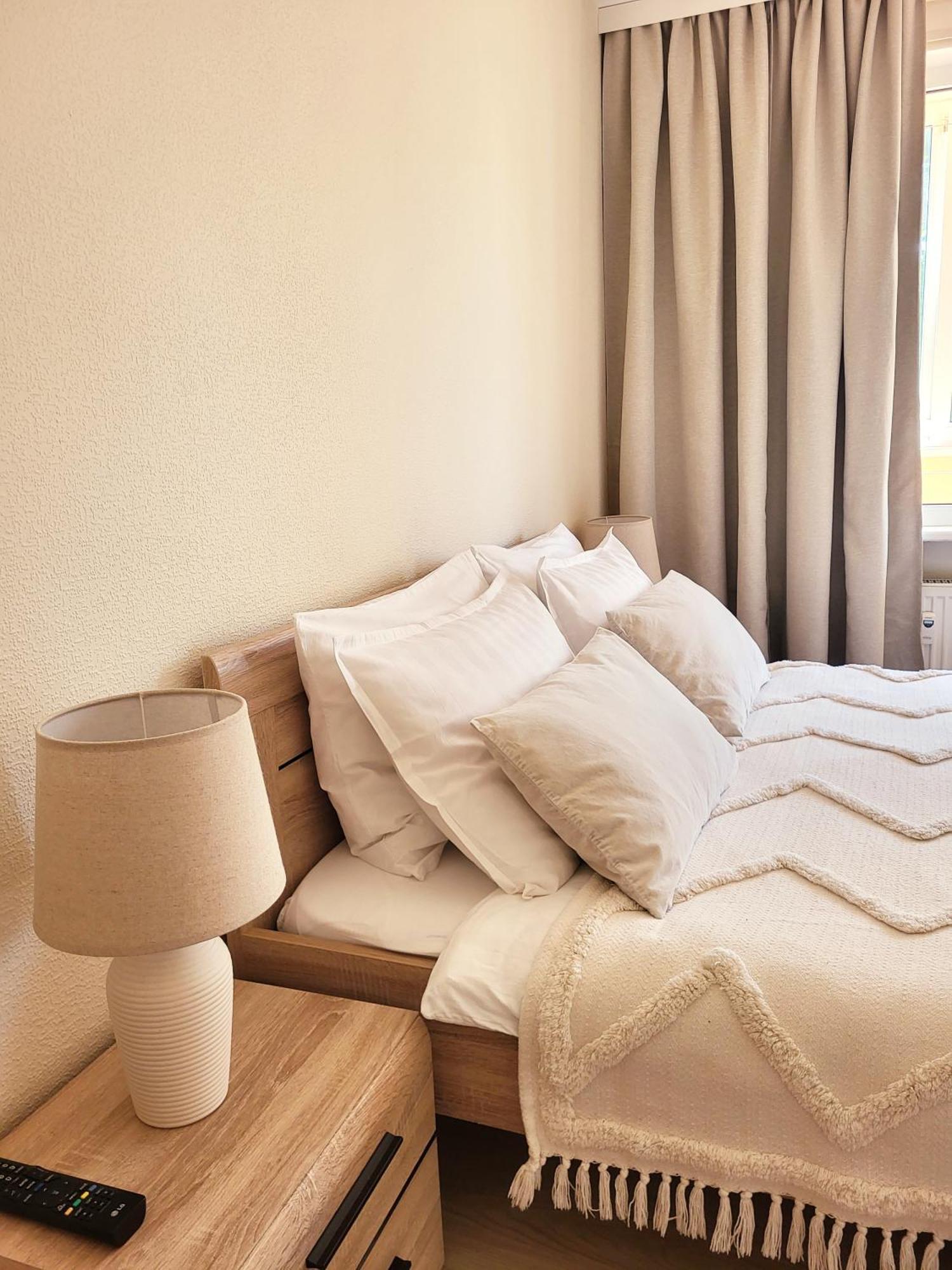 Amber Apartment เลียปาญา ภายนอก รูปภาพ